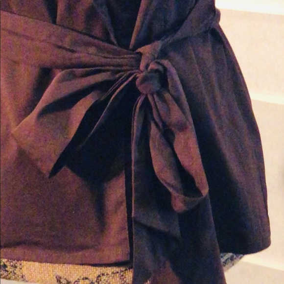 Apostrophe stretch wrap sleeveless shirt - Picture 6 of 7